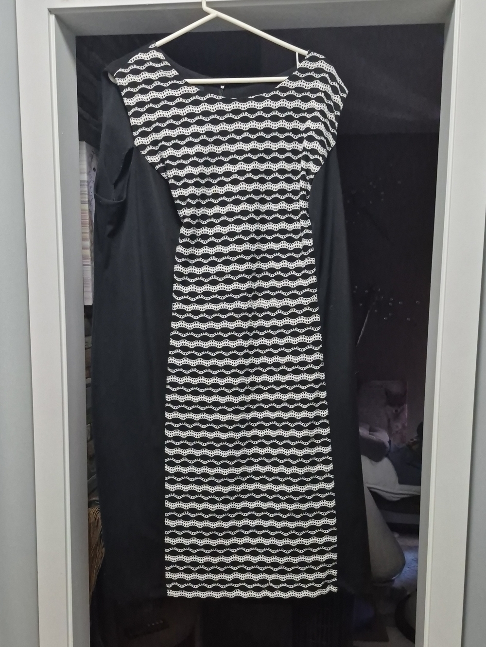 Jones New York Elegant Black & White Sheath Dress